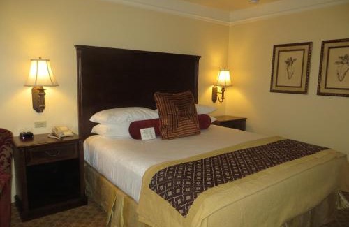 Lighthouse District Hotel | Victorian Inn