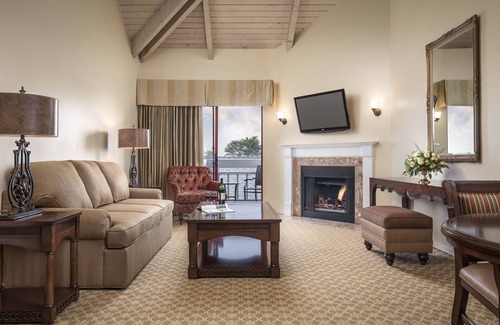 Lighthouse District Hotel | Victorian Inn