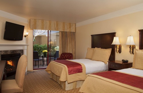 Lighthouse District Hotel | Victorian Inn