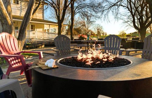 Paso Robles House | Victorian Manor In Paso Robles Wine Country Pool Hot Tub Firepit Tennis Court Sleeps 28