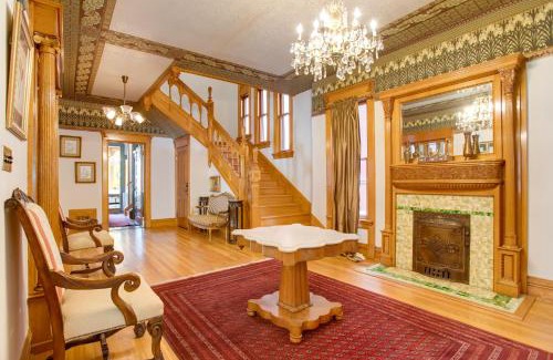 Cheesman Park Apartment | Victorian-Style Cheesman Park Apt - 2 Mi to Dtwn