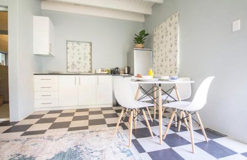 Paarl Apartment | Victorian Style Garden Room , Paarl Central