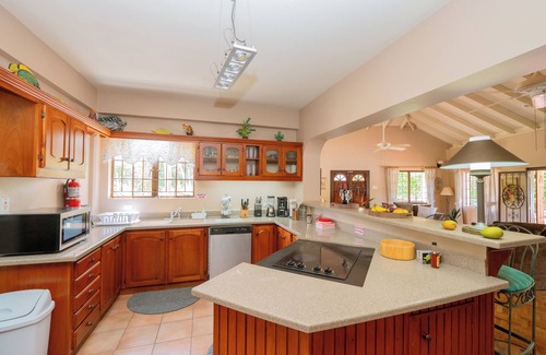 Black Rock Villa | Victorian Style, Spacious Bungalow 4 bedroom Villa with swimming pool.