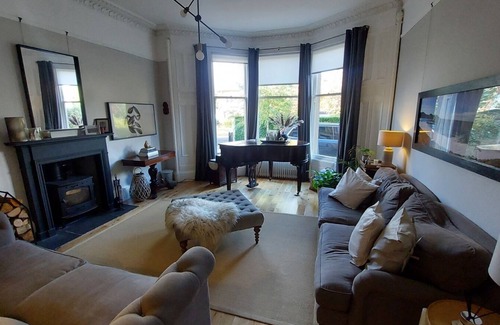 Glasgow House | Victorian Villa in Leafy Suburb with Sauna and Hot tub
