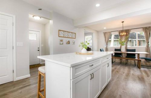 Near Northwest Apartment | Victory Villa - 5 BR Home 5 Min From Campus