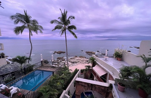 Conchas Chinas Villa | Vida Alta & Sol at Casa Tres Vidas - Open Air Beachfront Villa with Pool/Jacuzzi