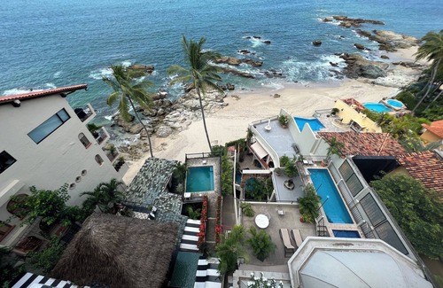 Conchas Chinas Villa | Vida Alta & Sol at Casa Tres Vidas - Open Air Beachfront Villa with Pool/Jacuzzi