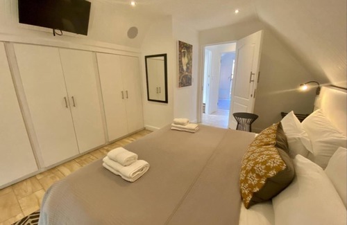 Hout Bay Hotel | Vida Nova Retreat