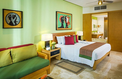 Puerto Juarez Resort | Vidanta The Grand Bliss, luxurious family friendly beach resort in Riviera Maya.