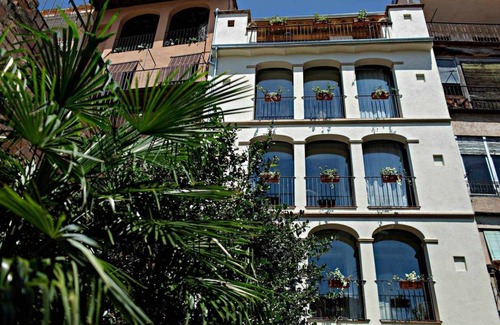 Olot Apartment | Vidrier, flat with access to indoor swimming pool