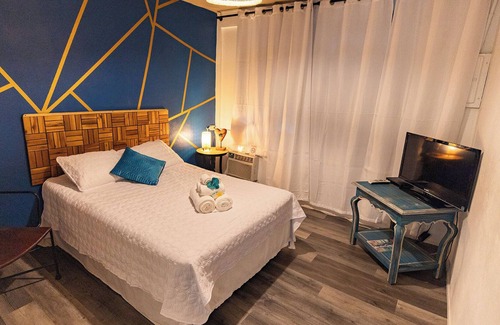Isabel II House | Vieques Tropical Guest House - Room 3 / Media Luna