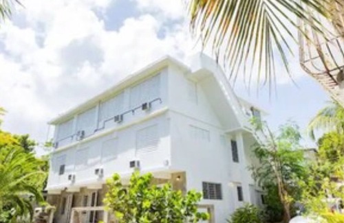 Isabel II House | Vieques Tropical Guest House - Room 3 / Media Luna
