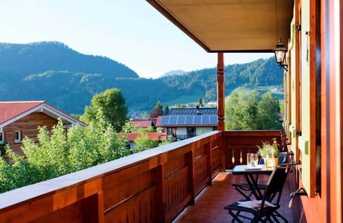 Blindau Apartment | Vier-Raum-Ferienwohnung "Sonnenschein", 110qm