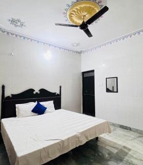 Shavri Colony House | View lake village boutique