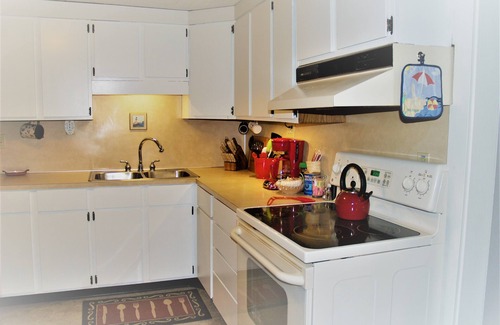 Ludington Cottage | View of Hamlin Lake, King bed, Central AC, Free Firewood