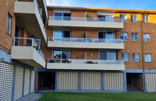 Narrabeen Apartment | view over the lake