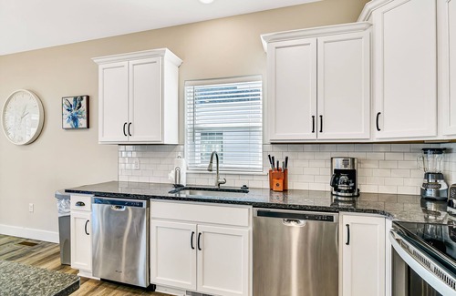 Table Rock Condo | View Topia Vacation Home at Chateau Mountain with Pool and Tub by RedAwning