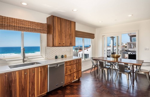 The Strand Apartment | View, View, Comfort and Stlye