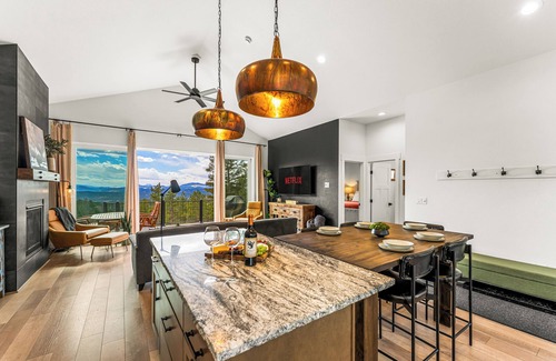 Florissant House | ViewHouse - Hot Tub - Trails