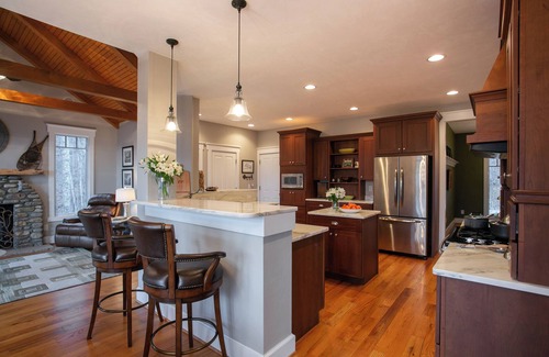 Laurel Ridge House | Viewmont | Deck, Fire Pit & Breathtaking Mountain Views!