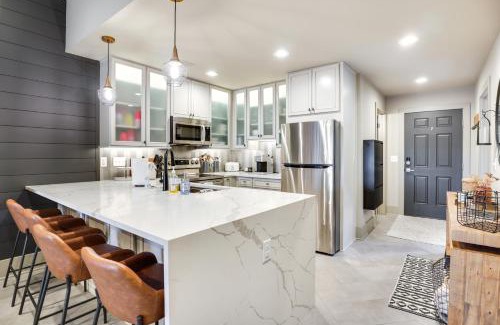 Lake Ozark Apartment | Views and Pool Access Luxurious Lake Ozark Condo