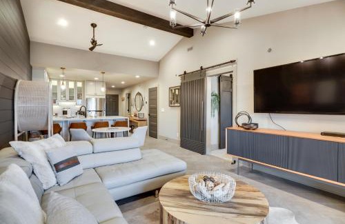Lake Ozark Apartment | Views and Pool Access Luxurious Lake Ozark Condo
