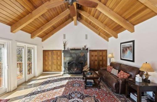 Upper Moonridge House | Views at Wolf Lodge by AvantStay Magnificent Views w Hot Tub Sauna