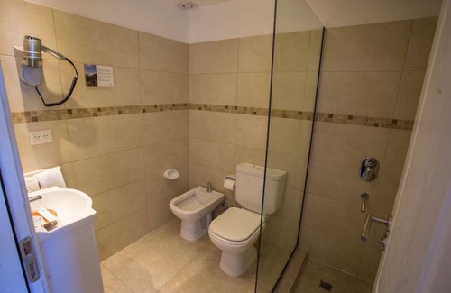 San Carlos de Bariloche Hotel | Views & Comfort: Room near Nahuel Huapi Lake with Fitness Center and Hot Tub