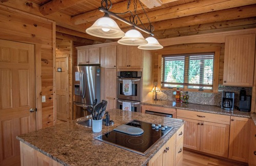 Sparta Cabin | Views + Fenced Yard + Fire Pit + Close to New River Outfitters