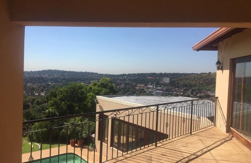 Greater Johannesburg Metropolitan Area Villa | Views for Africa