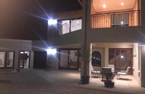 Greater Johannesburg Metropolitan Area Villa | Views for Africa