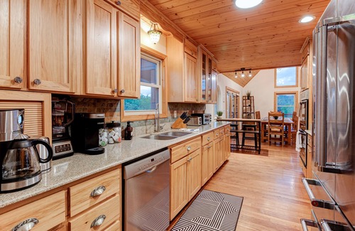 Sylva House | Views, Game room, Hot-Tub, Fire Pit, 10 Beds