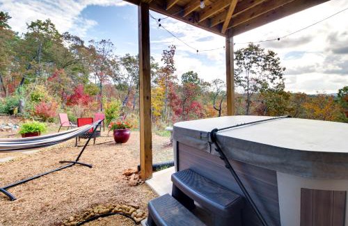 Ellijay House | Views, Hot Tub and Trails Modern Ellijay Cottage