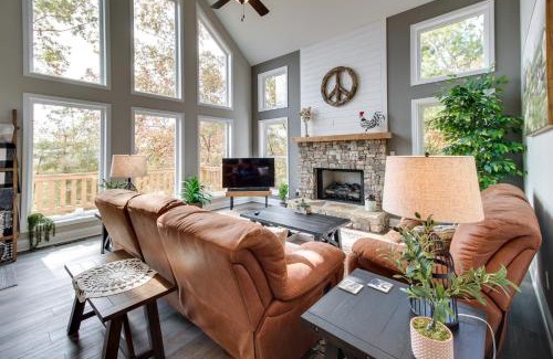 Ellijay House | Views, Hot Tub and Trails Modern Ellijay Cottage