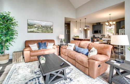 Ellijay House | Views, Hot Tub and Trails Modern Ellijay Cottage