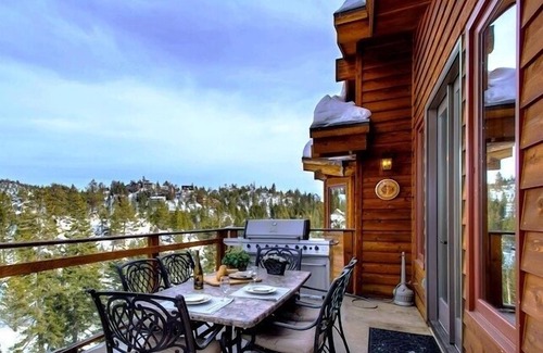 Tahoe Village House | Views! Hot Tub! Half Mile to Ski lifts! Celebrate Christmas Holiday! Max 14 PPL!