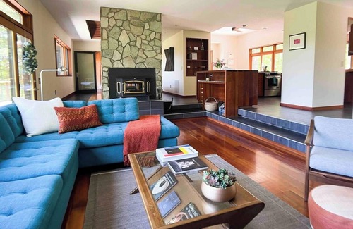 Bakersville Cabin | Views! Japanese Soaking Tub. Double Fireplace. Chef Kitchen, Herb Garden
