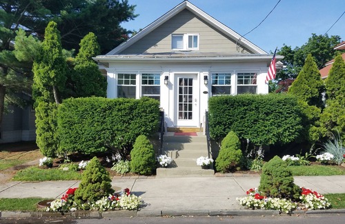Old Town House | VIEWS of Great Egg Harbor Bay Ocean City FENCED, Slps 10 3 Bdrms