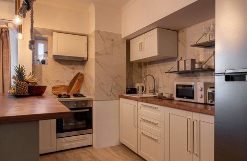Bucharest City-Centre Apartment | Views of Palace of the Parliament 2BR Jungle Theme