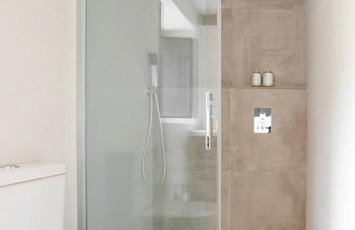 Santianes de Ola House | Views of the Picos de Europa in a house designed for all seasons