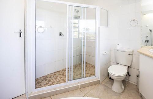 Beacon Bay Apartment | Views on 24