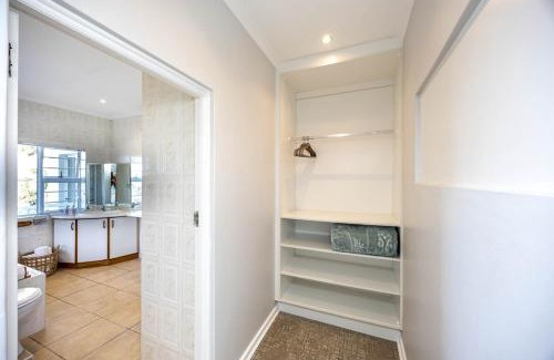 Beacon Bay Apartment | Views on 24