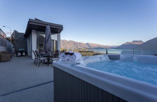 Queenstown Villa | Views on Edinburgh, a Relax it's Done luxury holiday home