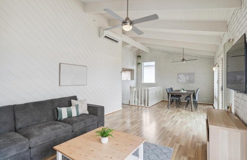 Seaford House | Views on Esplanade I Skate Ramp I Sleeps 12!