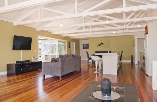 Matarangi House | Views on Matarangi - Matarangi Holiday Home