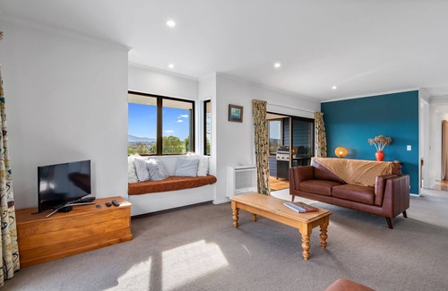 Blenheim House | Views over Blenheim - Blenheim Holiday Home