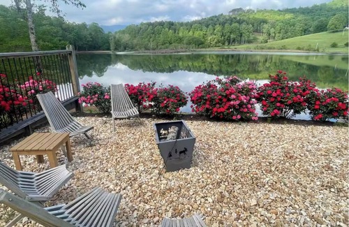 Hiawassee House | VIEWS & POOL! Private Cove Lake House!