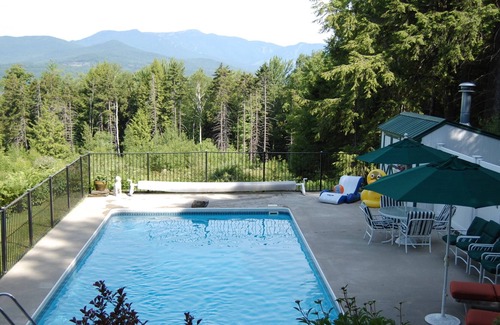 Stowe Hollow House | Views to Mt. Mansfield * Stowe Parking Pass * 2 TV/Family Rooms * Fast Internet