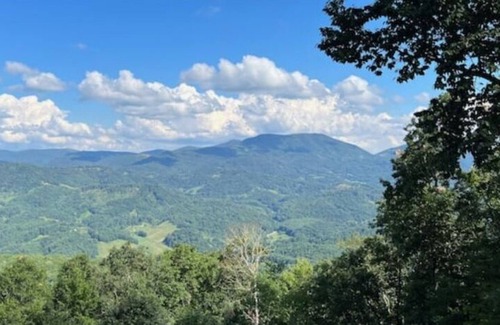 Johnson County House | Views, views, views! Private mtn escape with king bed.