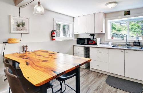 Ladysmith Apartment | Viewtiful Stay